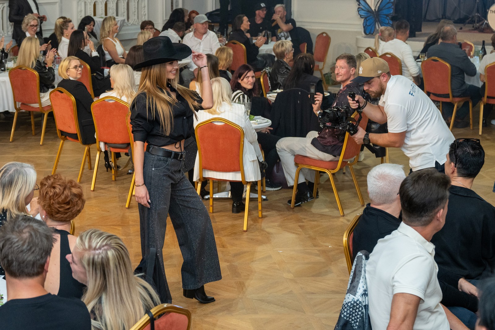 Diváci a modelové na módní přehlídce Mr/Mrs Fashion (foto: Fotofast.cz)
