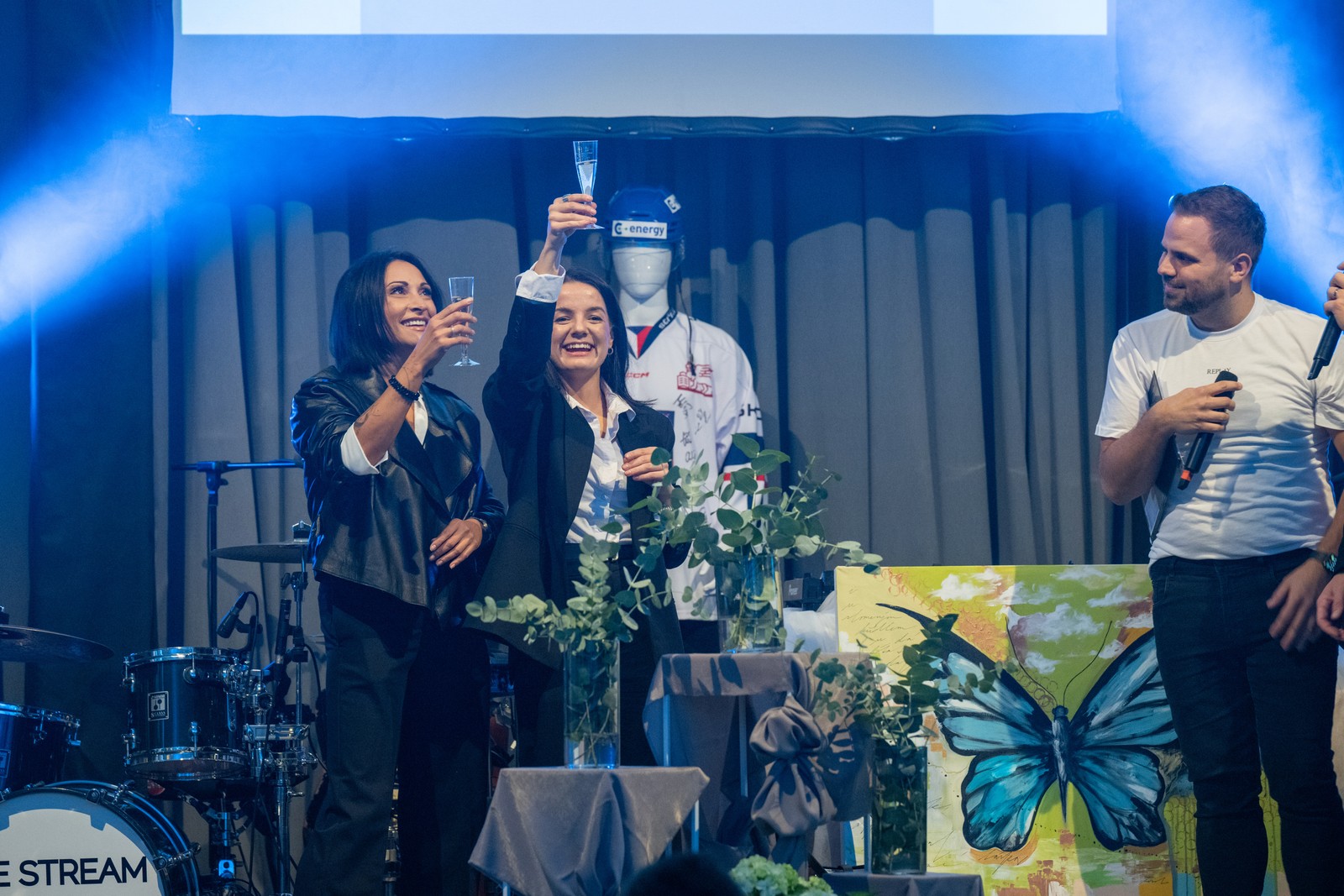 Kameraman s gimbalem snímá modely během přehlídky Mr/Mrs Fashion (foto: Fotofast.cz)